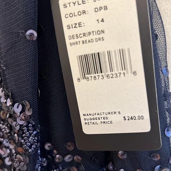 Adrianna Papell Scoop neck sequin sheath cocktail dress - Picture 8 of 14